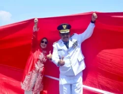 BENDERA MERAH PUTIH MEMBENTANG 300 METER DI PANTAI KARANGHAWU, BUPATI” WUJUD SYUKUR MASYARAKAT ATAS KEMERDEKAAN”