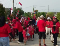 Semarak Kemerdekaan, Ketua RT 23 Karangsentosa Serahkan Hadiah Kepada Pemenang Lomba